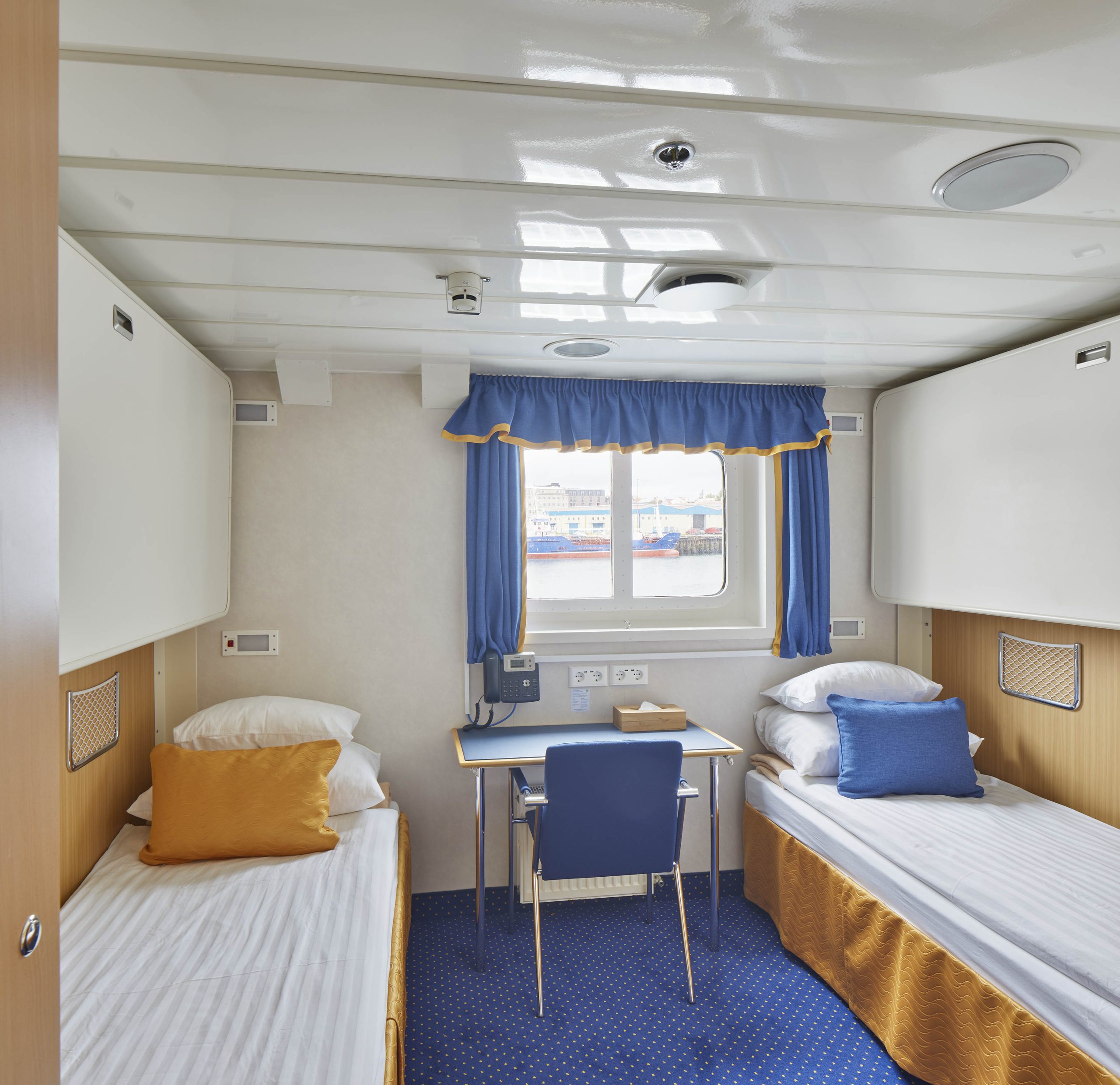 Ocean Nova, twin cabin